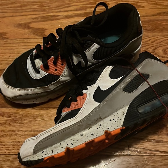 NIKE AIR MAX 90 WHITE/BLCK-TURF ORANGE [DC9845 100] US MEN SZ 8 - Picture 2 of 8
